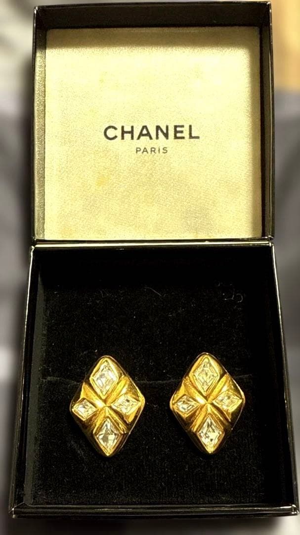 CHANEL ひし形　ラインストーン　ゴールド ヴィンテージ イヤリング — image 2