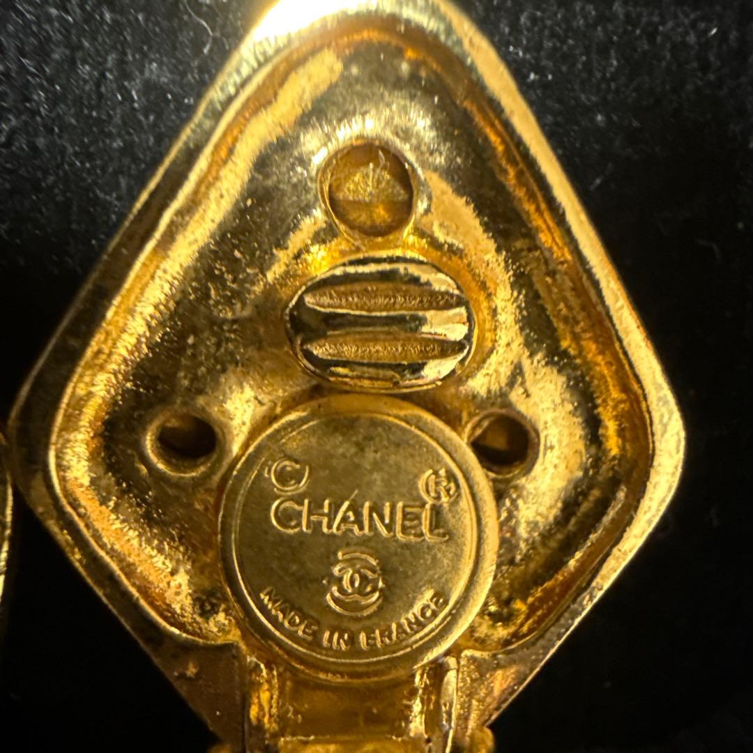 CHANEL ひし形　ラインストーン　ゴールド ヴィンテージ イヤリング — image 4