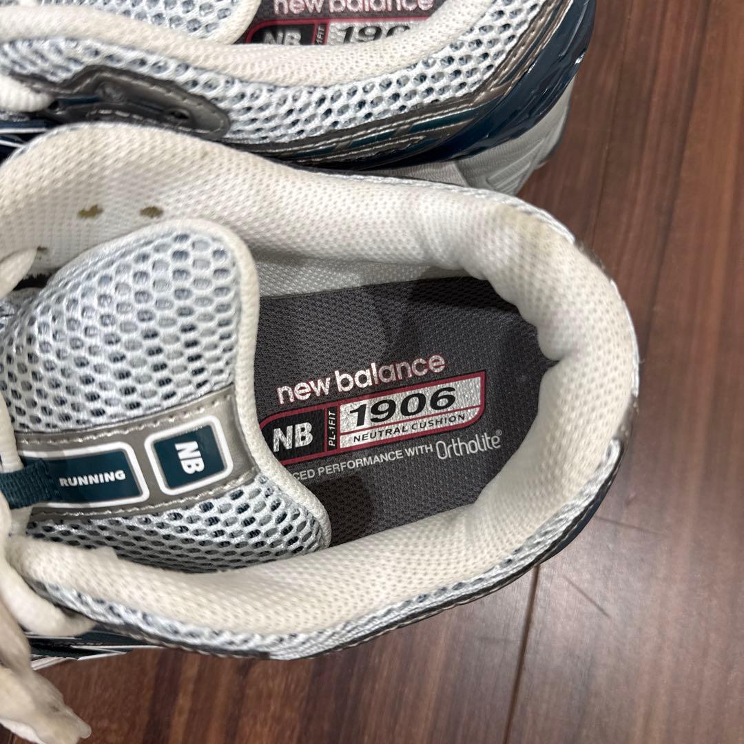 New Balance 1906 スニーカー　左の紐汚れあり — image 2