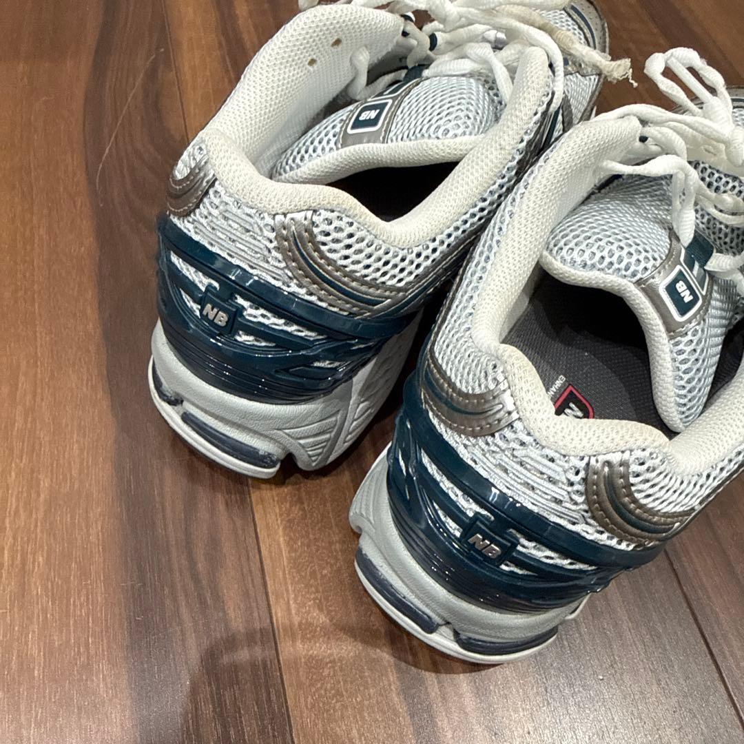 New Balance 1906 スニーカー　左の紐汚れあり — image 3