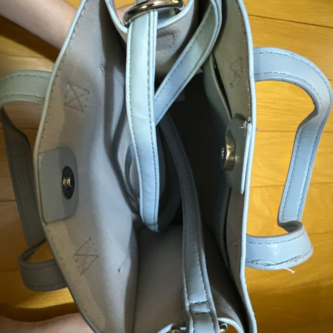 新品　　レザータッチスクエアショルダーバッグ　　ブルーグレー — image 2