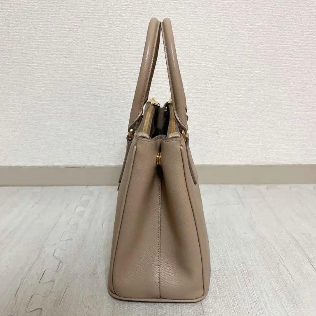 【美品】PRADA サフィアーノ　レザー　ミディアム　バッグ　ベージュ　2way — image 4