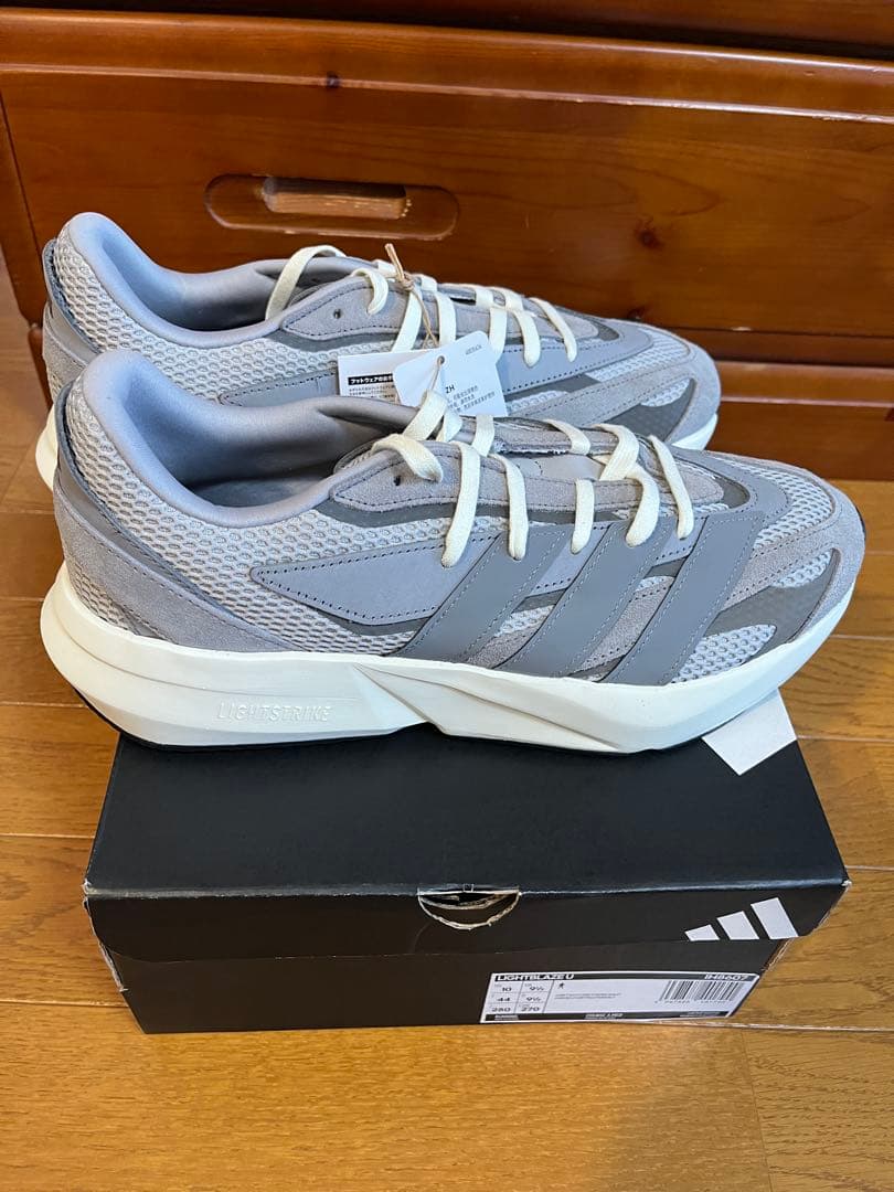 新品 adidas lightblaze u grey 28cm — image 3