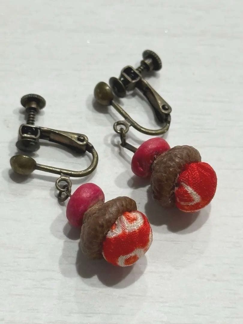 昭和レトロ どんぐりモチーフ イヤリング ハンドメイド風 ヴィンテージ和柄 布製 — image 2