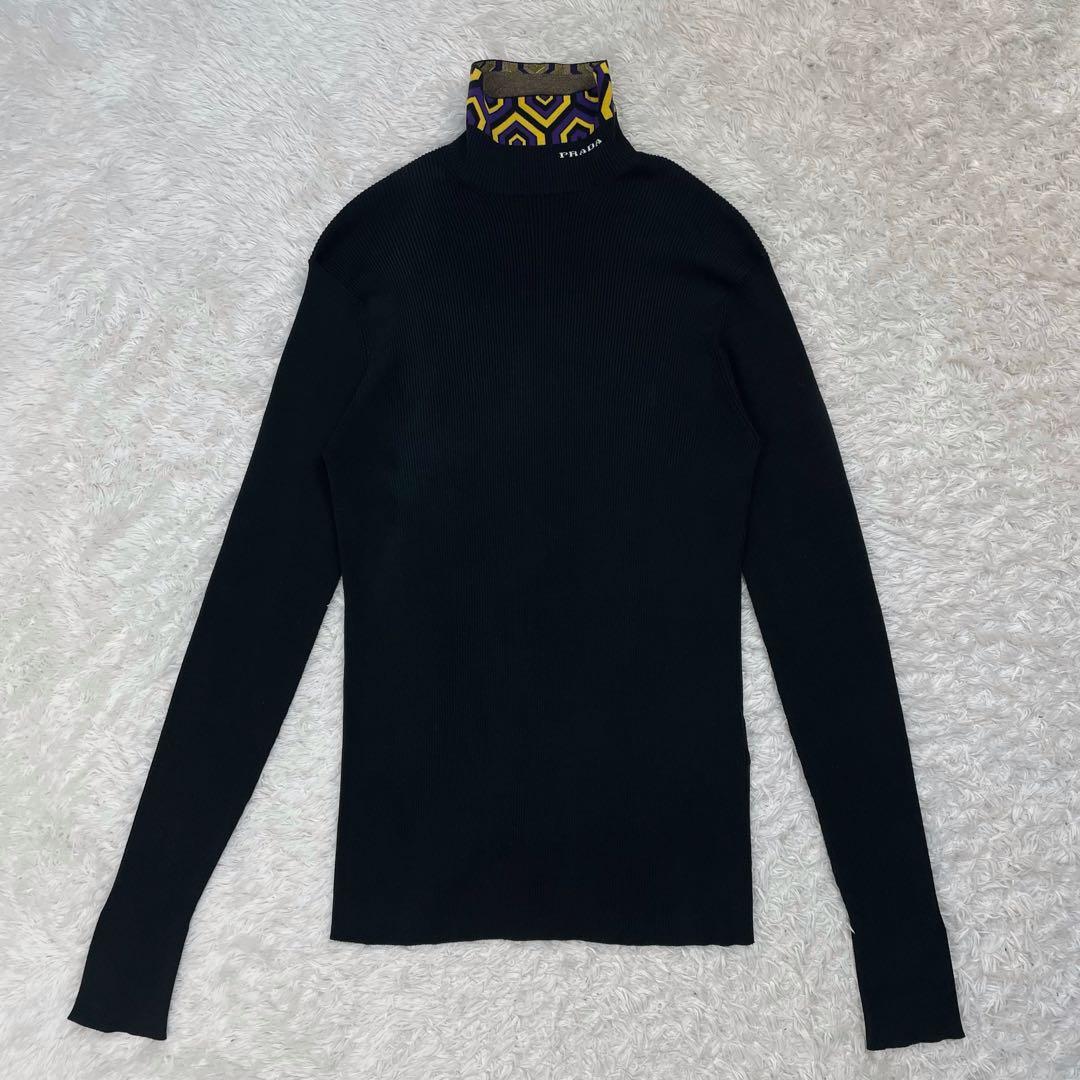 6527【NFC確認・美品】プラダ ロゴ入りタートルネックニット 黒 48 — image 2