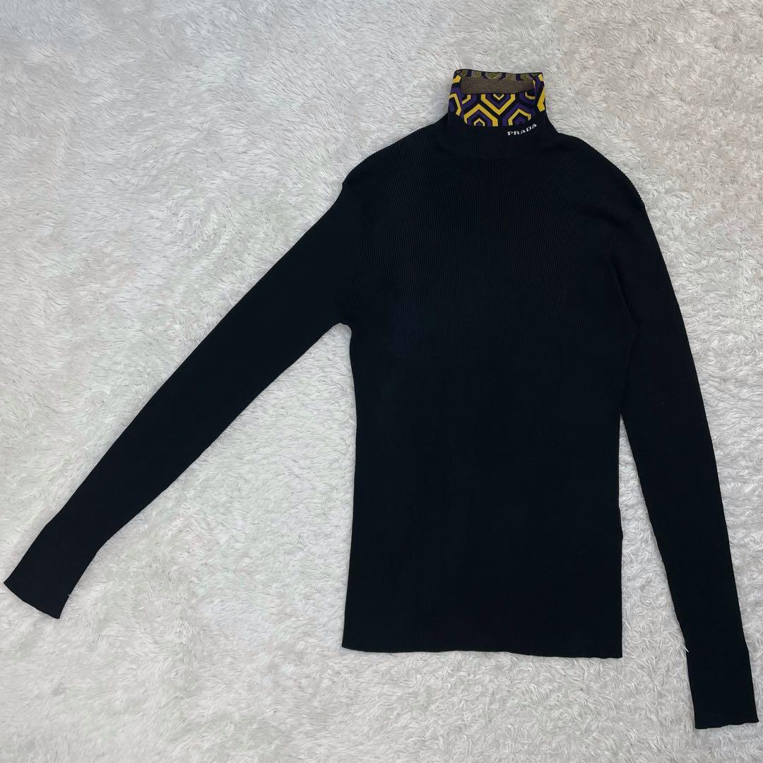 6527【NFC確認・美品】プラダ ロゴ入りタートルネックニット 黒 48 — image 3