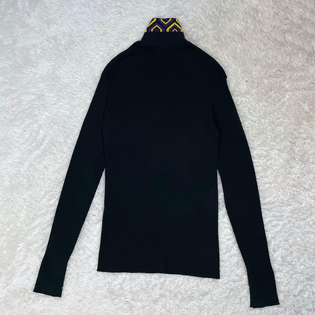 6527【NFC確認・美品】プラダ ロゴ入りタートルネックニット 黒 48 — image 4