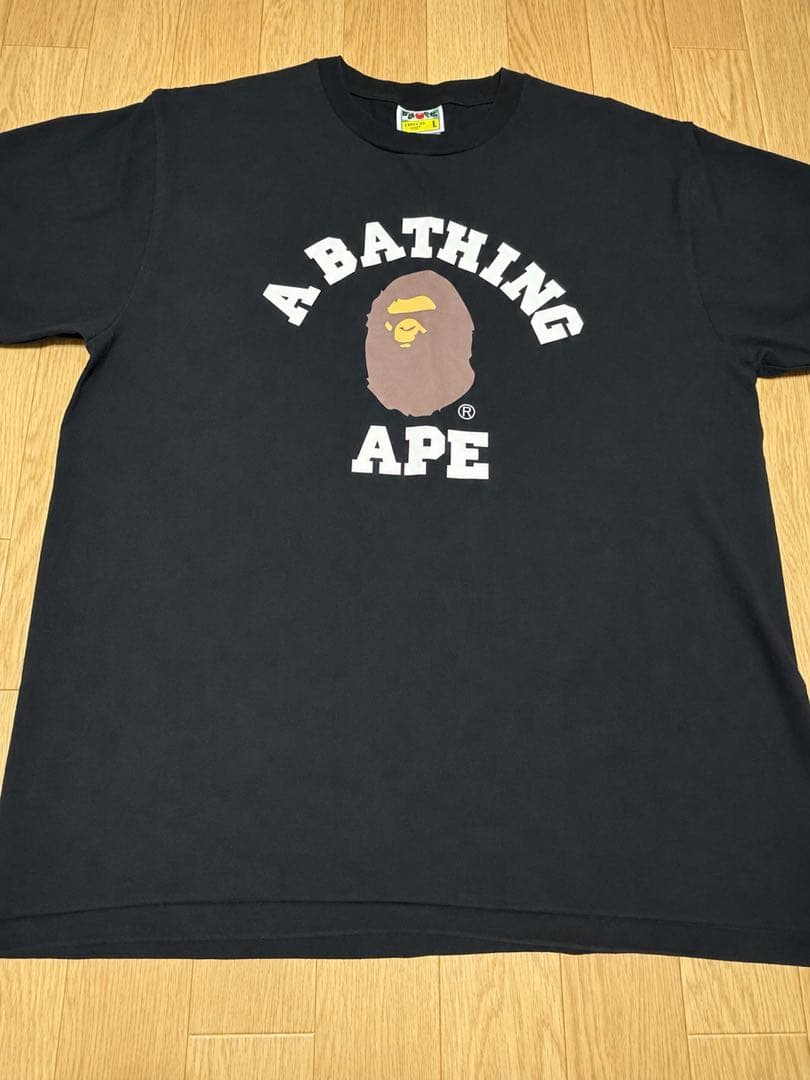 A BATHING APE カレッジロゴ Tシャツ ブラック — image 2