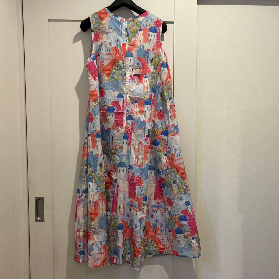 ノースリーブ ロングワンピース 街並み柄 — image 3