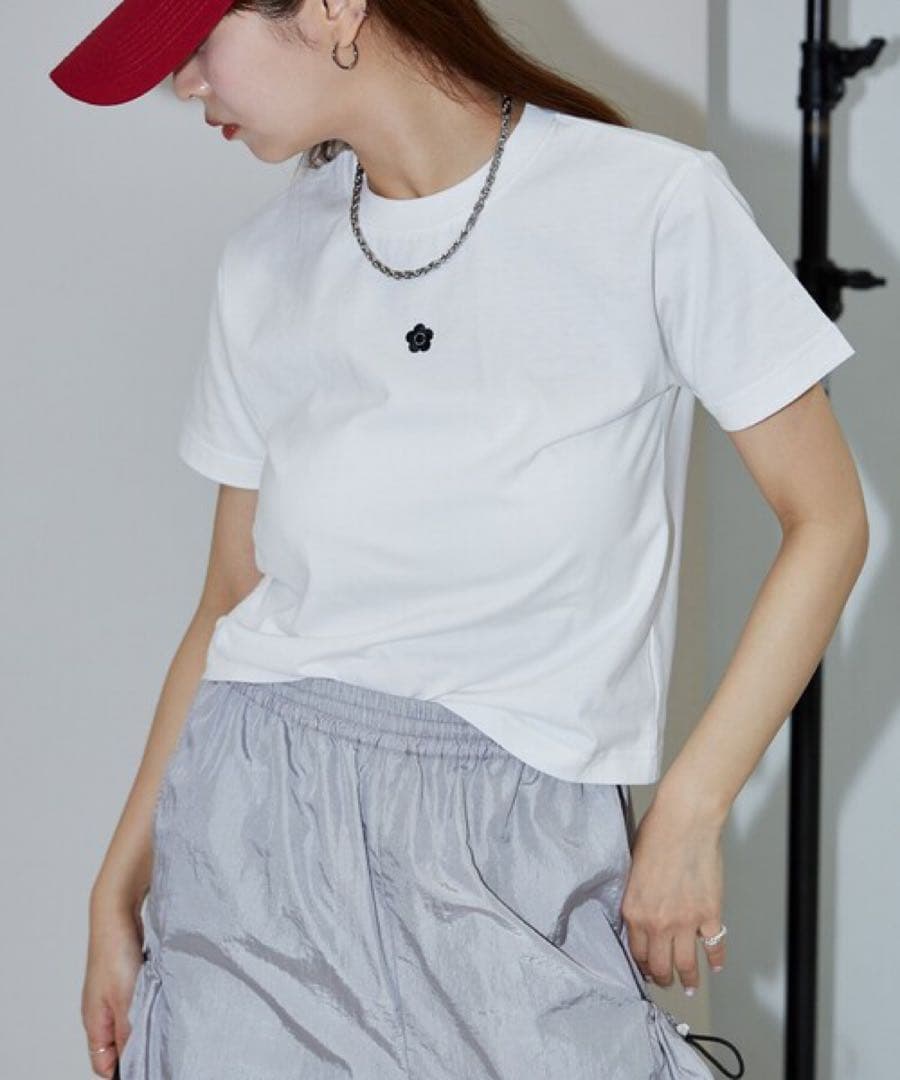 MARY QUANT ワンポイント 刺繍 ロゴTシャツ　限定展開 — image 2