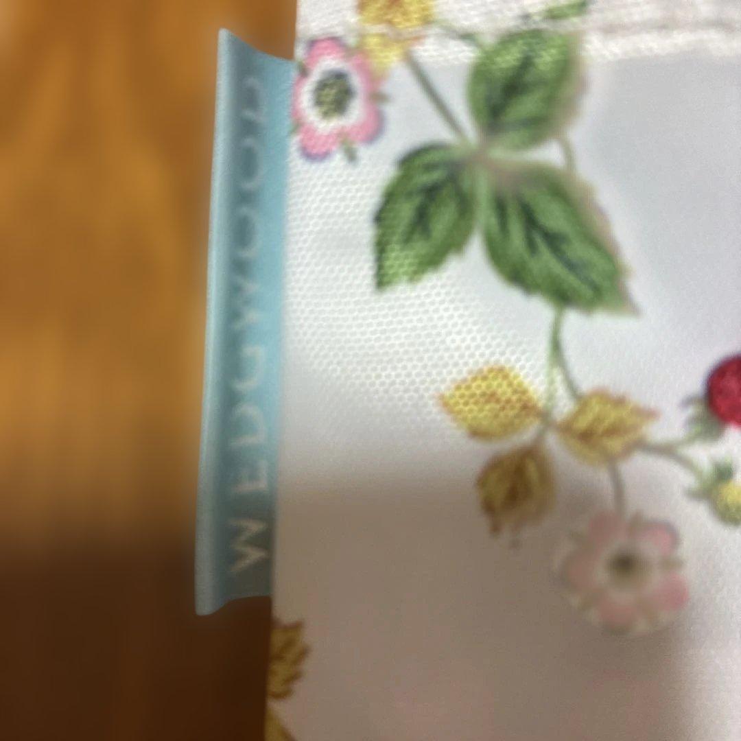 新品　WEDG WOODウェッジウッド オリジナルトートバッグ いちご柄 — image 4