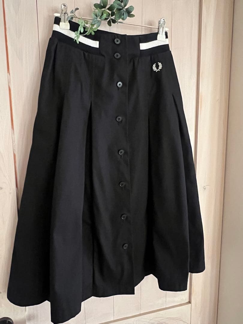 FRED PERRY プリーツスカート ブラック — image 2