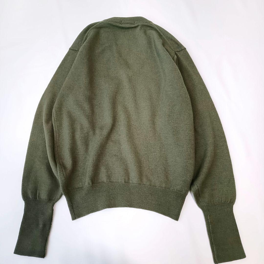 【ダックス/DAKS】長袖セーター　ウール　刺繍ロゴ　カーキ　無地　Vネック　M — image 2