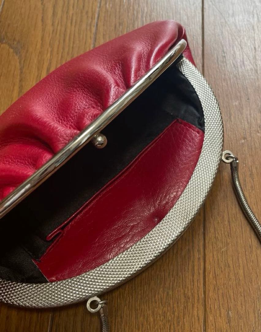 レッド レザー ハンドバッグ レッド系 がま口 チェーン 傷あり 中古美品 — image 3