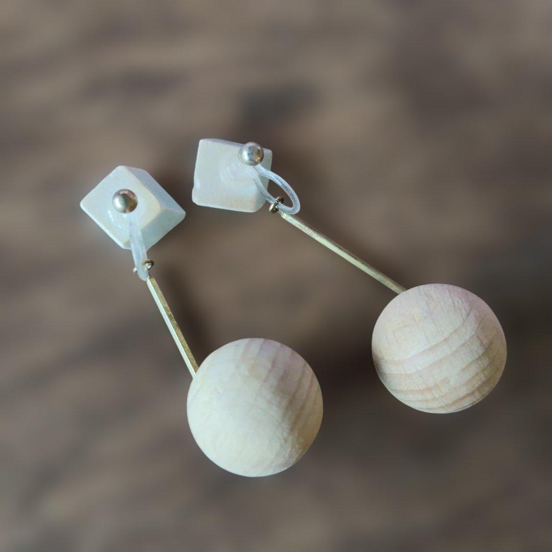 ayako.ceramics 青磁陶器と檜のイヤリング — image 2