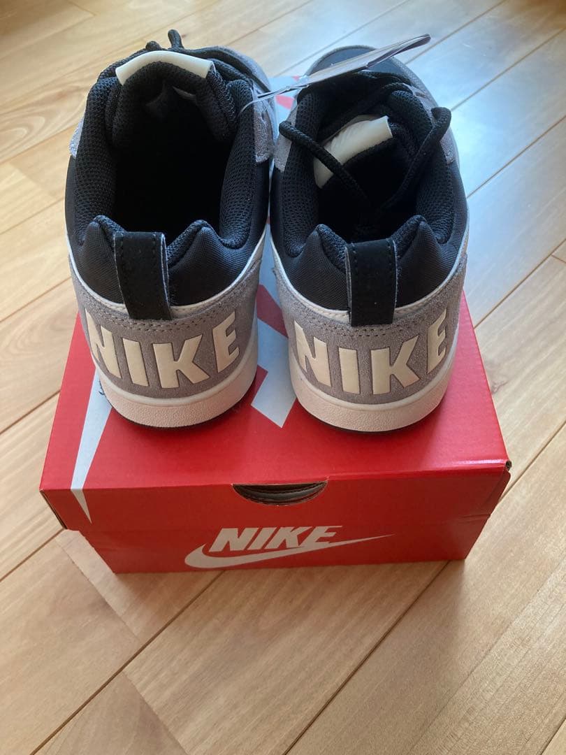 Nike スニーカー グレー/ブラック — image 4
