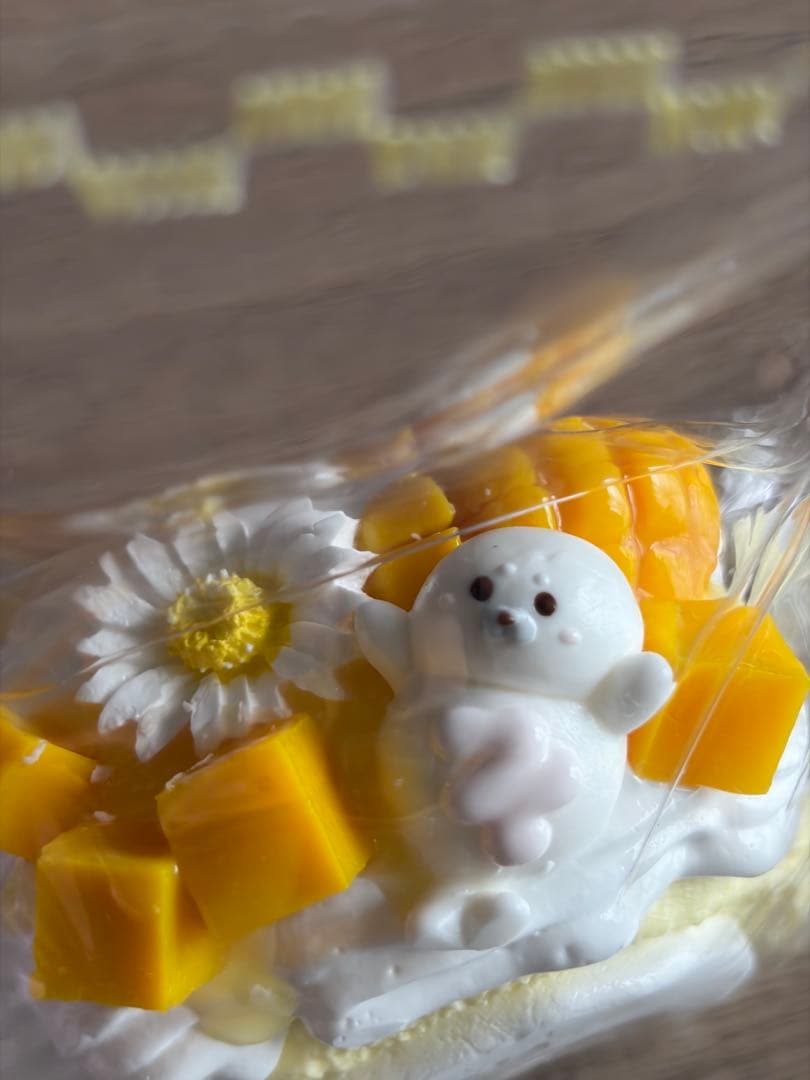 未使用！アザラシスクイーズ　マンゴーロールケーキ — image 2