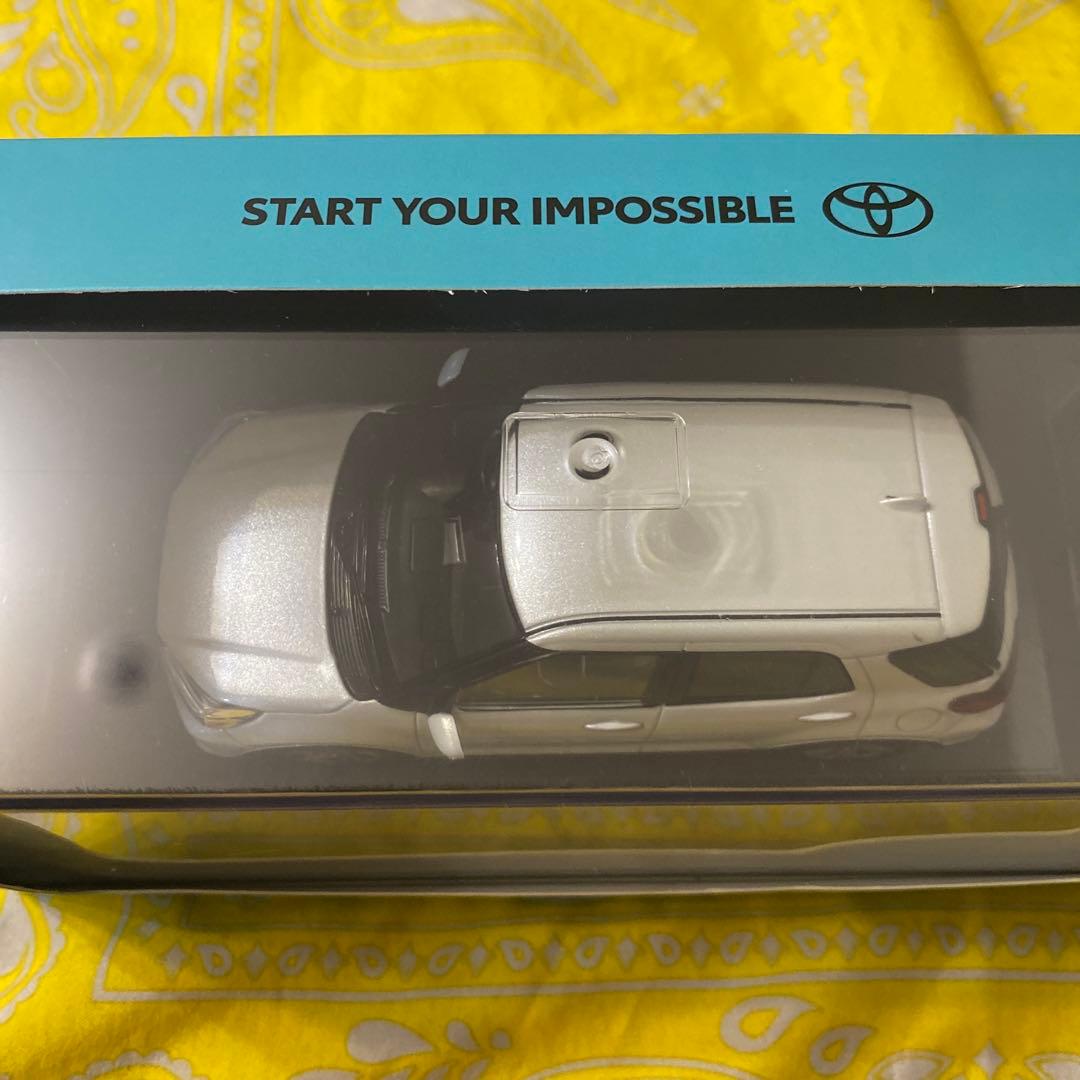 TOYOTA RAIZE ミニカー シャイニングホワイトパール — image 5