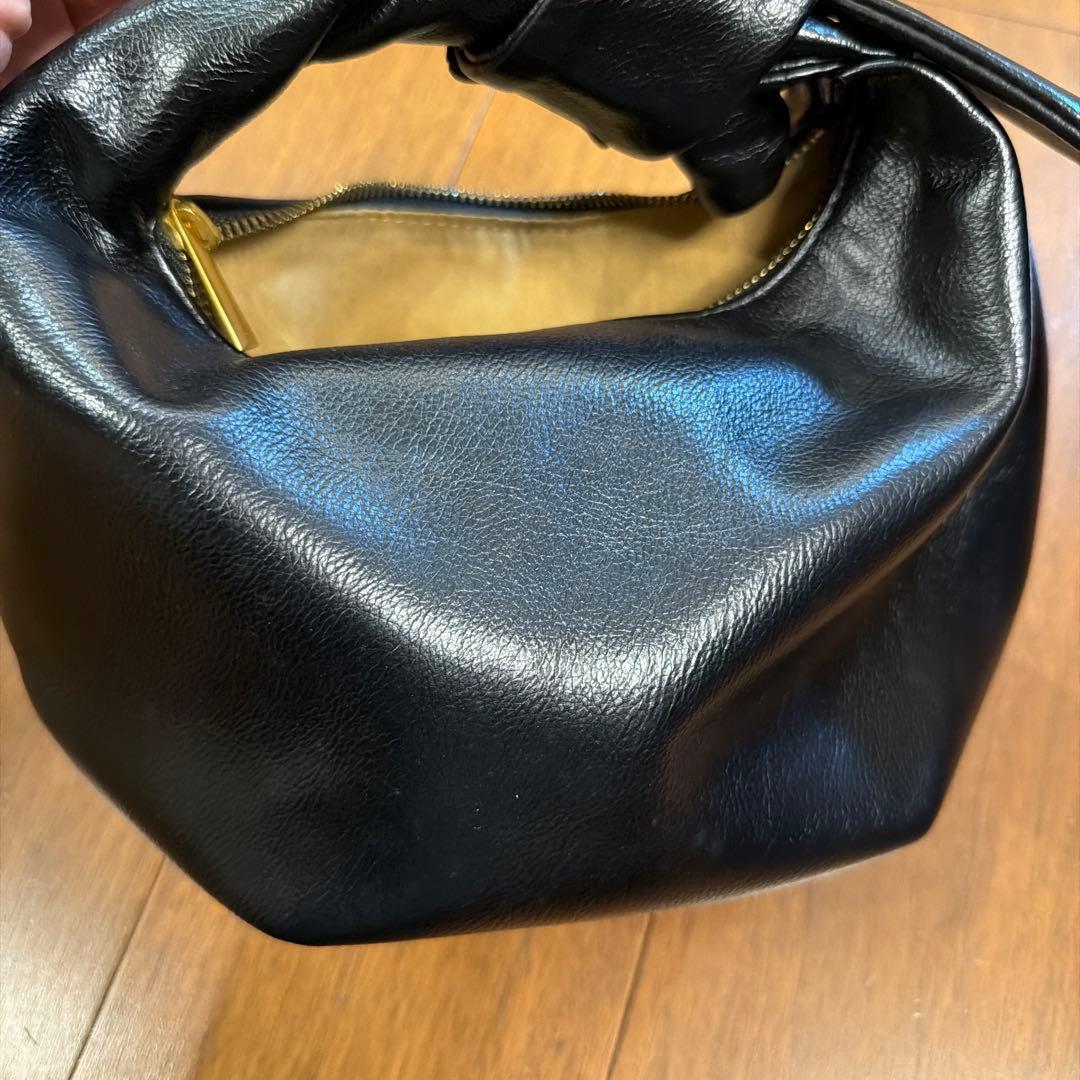 超美品 MilaOwen ノットデザイン ワンハンドルバッグ — image 5