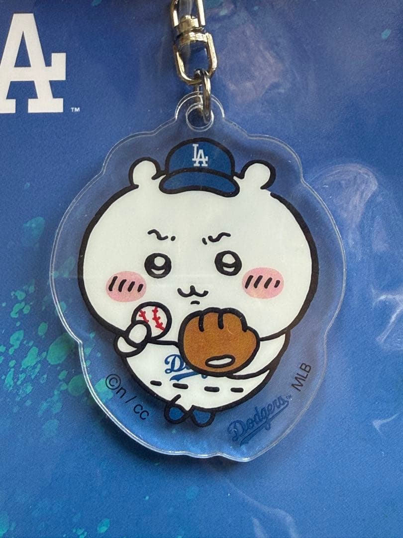 ちいかわ　ドジャーズ　 MLB TOKYO SERIES アクリルキーホルダー — image 2