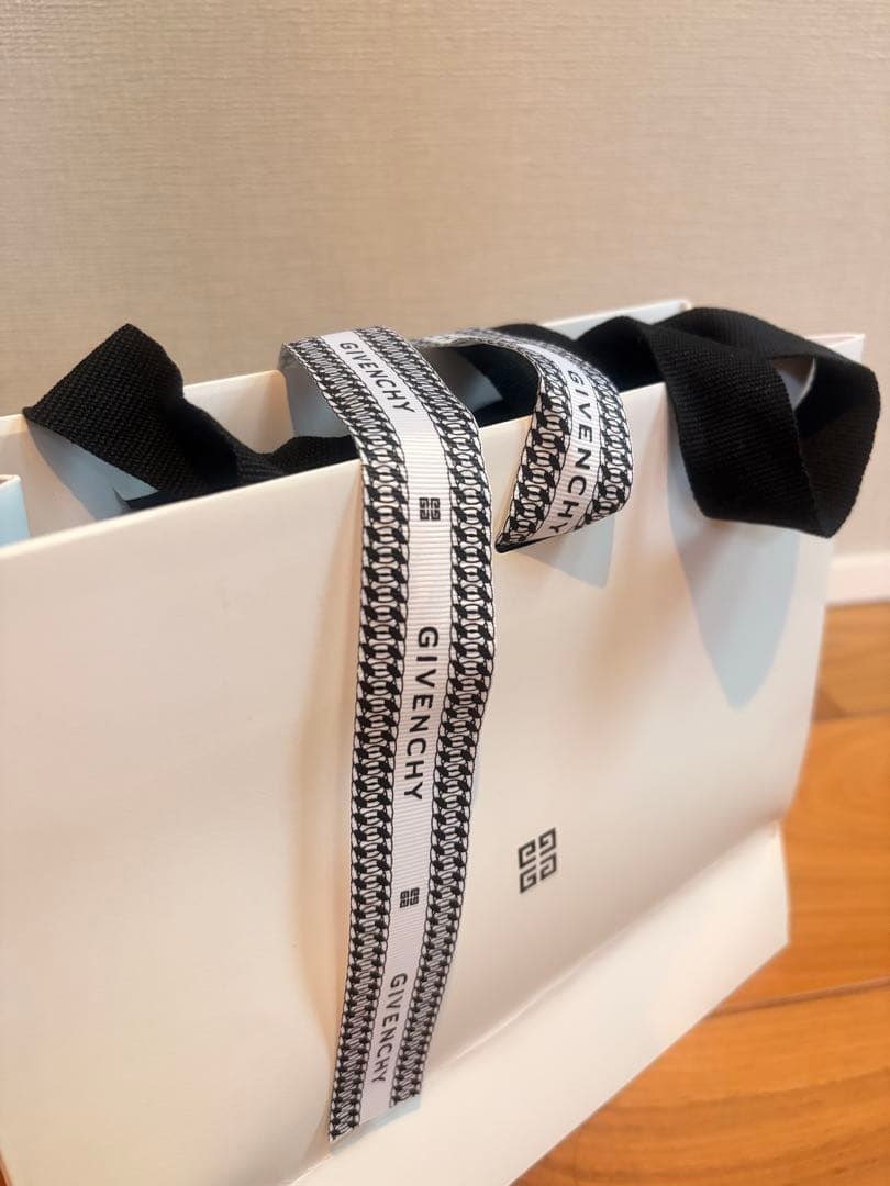 GIVENCHY ショップ袋 リボン付き — image 3