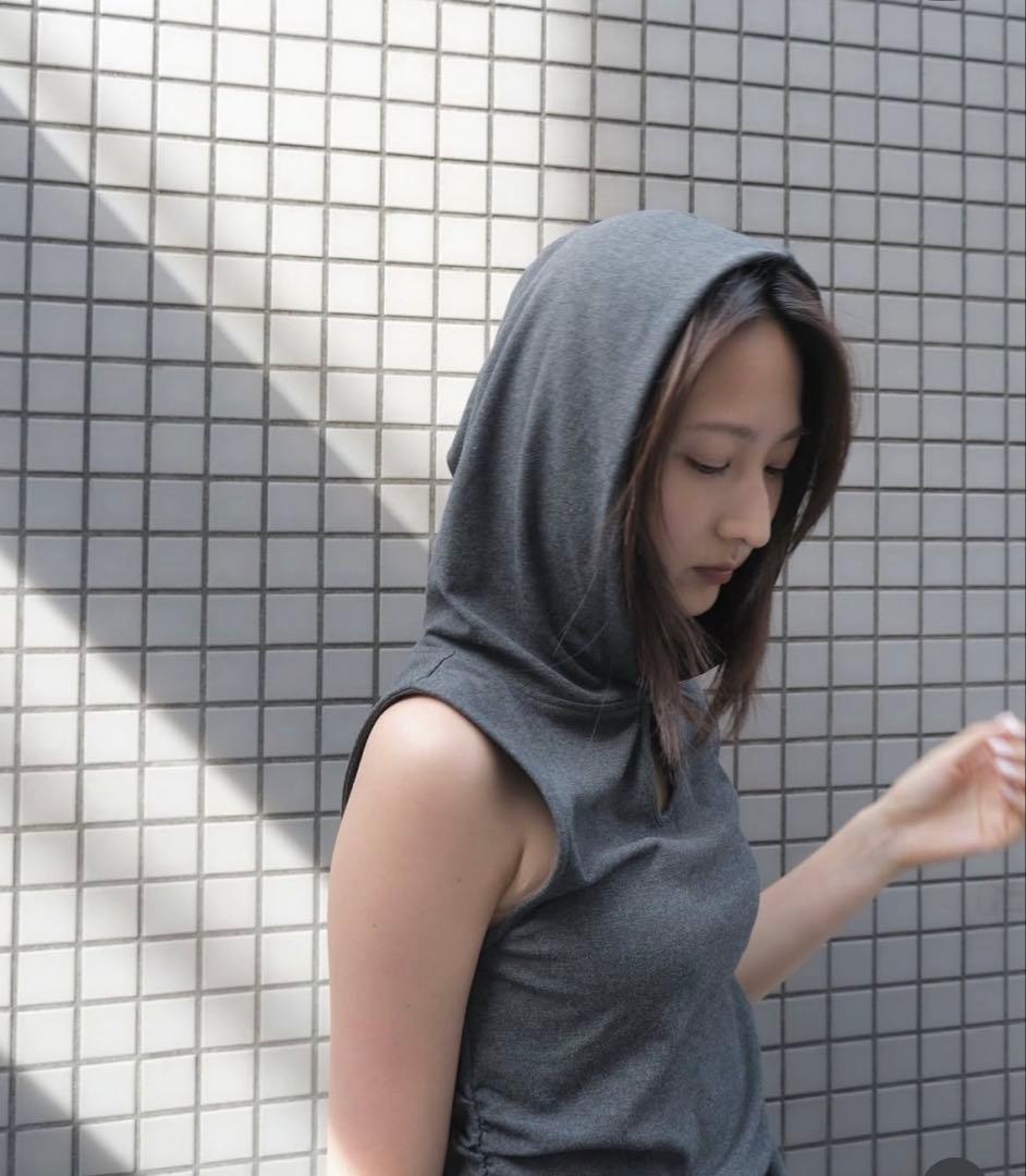 【新品】searoomlynn♡Front Hole Hoodieトップス　完売 — image 5