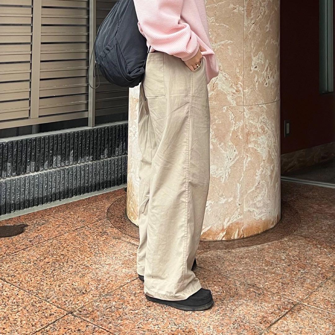 nugu Laugher （ユニセックス）ピンタックコットンパンツ — image 2