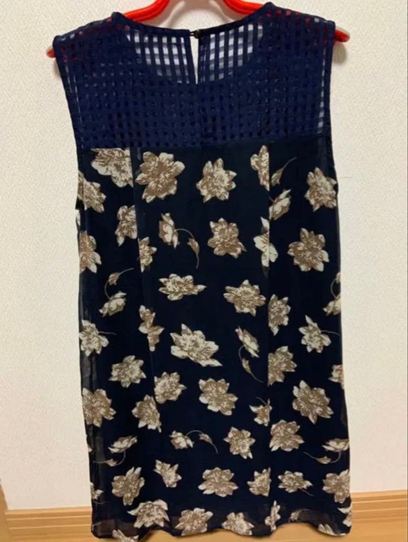 Weaver 花柄ノースリーブチュニック Mサイズ ネイビー 残り1点 トップス — image 2