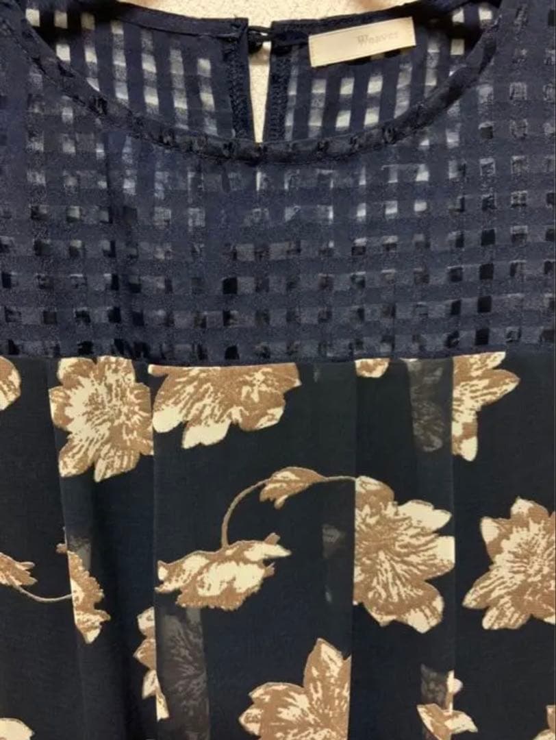 Weaver 花柄ノースリーブチュニック Mサイズ ネイビー 残り1点 トップス — image 3