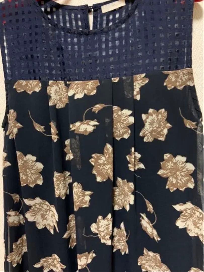 Weaver 花柄ノースリーブチュニック Mサイズ ネイビー 残り1点 トップス — image 4