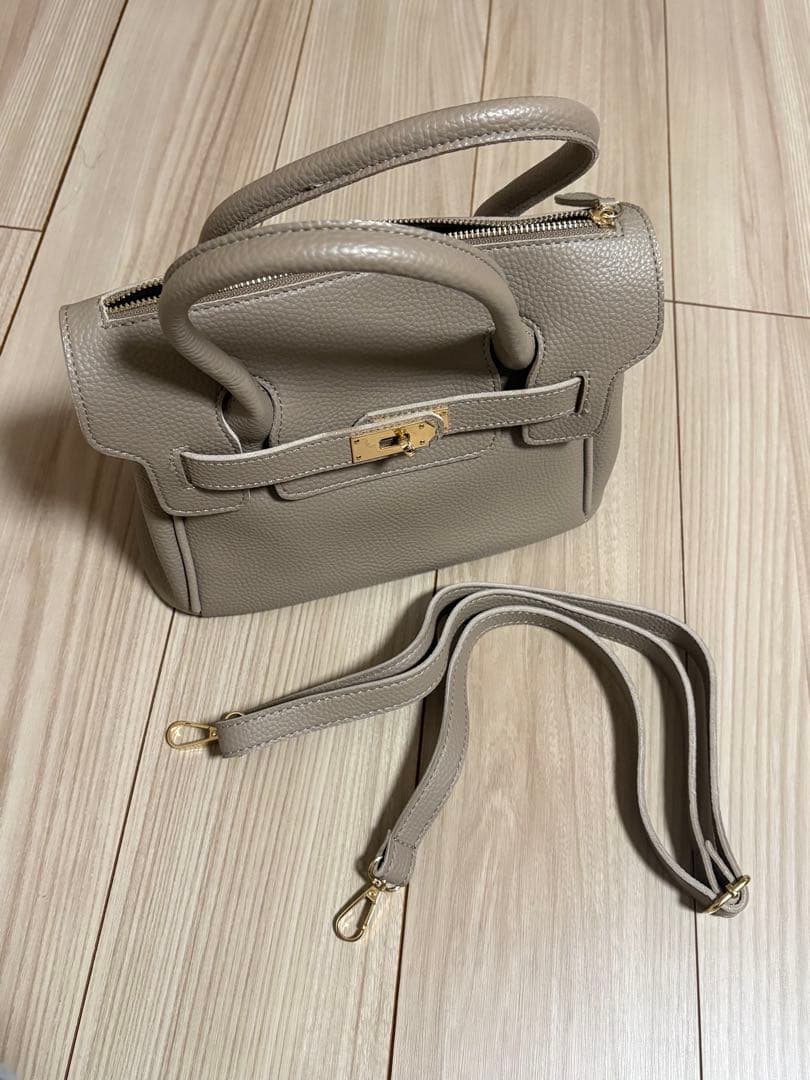 ベージュ ハンドバッグ 取り外しストラップ付き — image 2