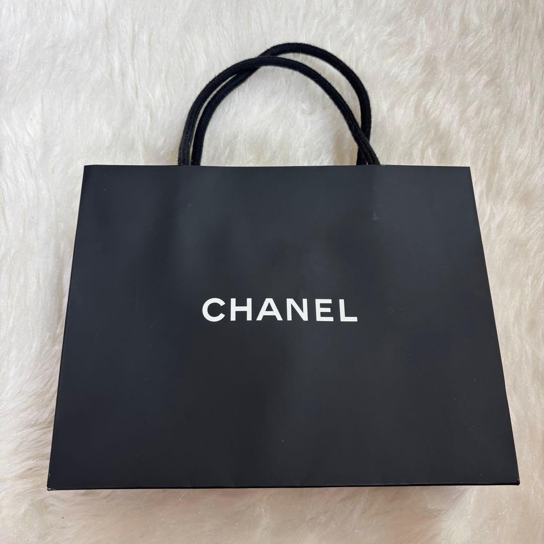 CHANEL ショップ袋 カメリア付き — image 2
