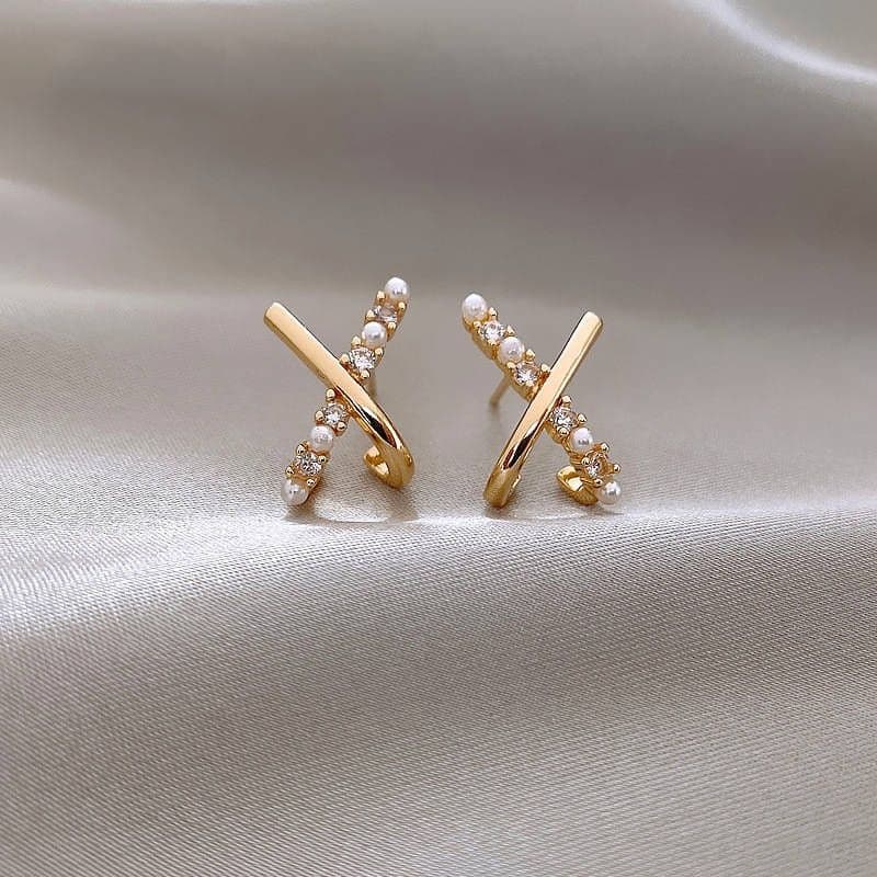 ピアス サージカルステンレス クロス 真珠 ゴールドデザイン — image 4