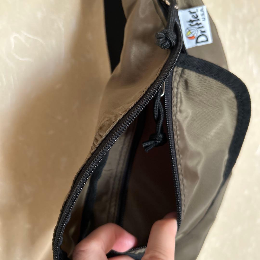 Drifter ボディバッグ カーキ — image 5