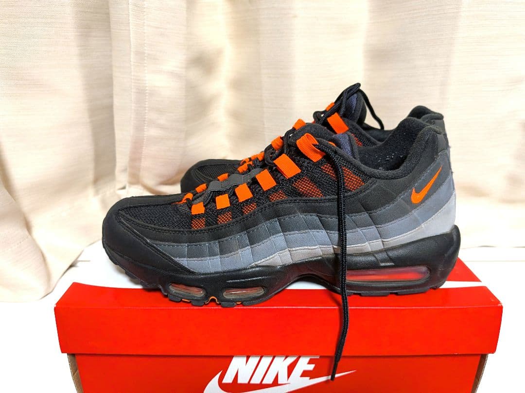 Nike Air Max 95 Black/Hyper Crimson — image 2