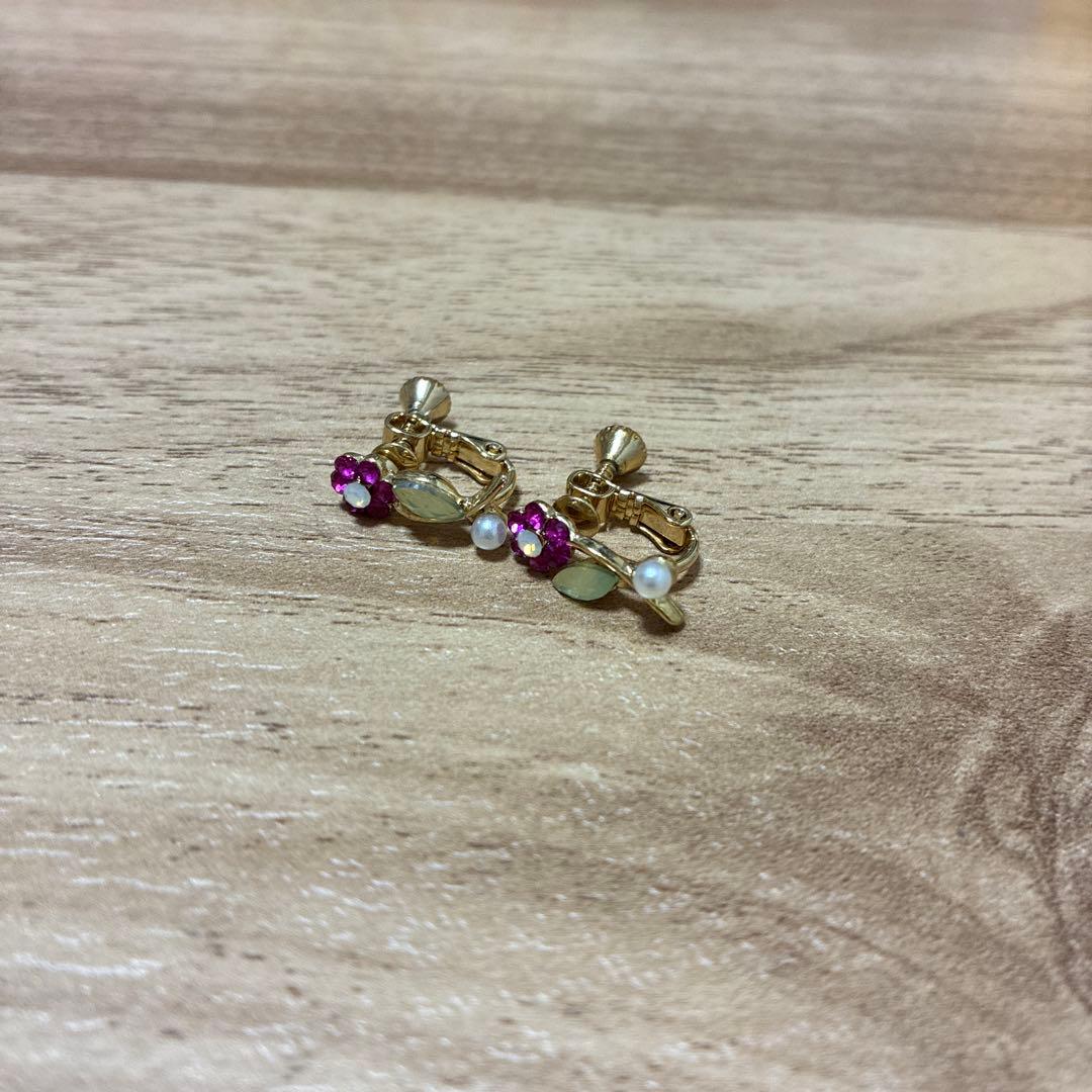 イヤリング　花モチーフ　ゴールド — image 3