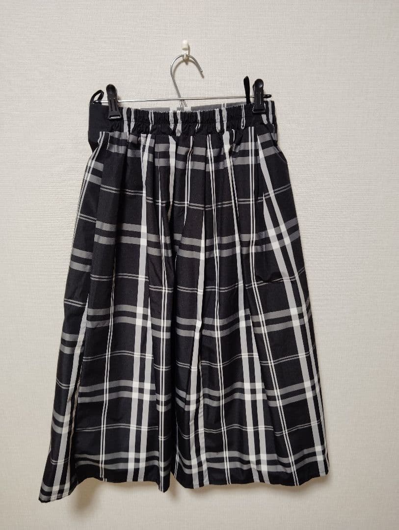 黒と白のチェックロングプリーツスカート　ハリあり　フリーサイズ着丈78.5 — image 5