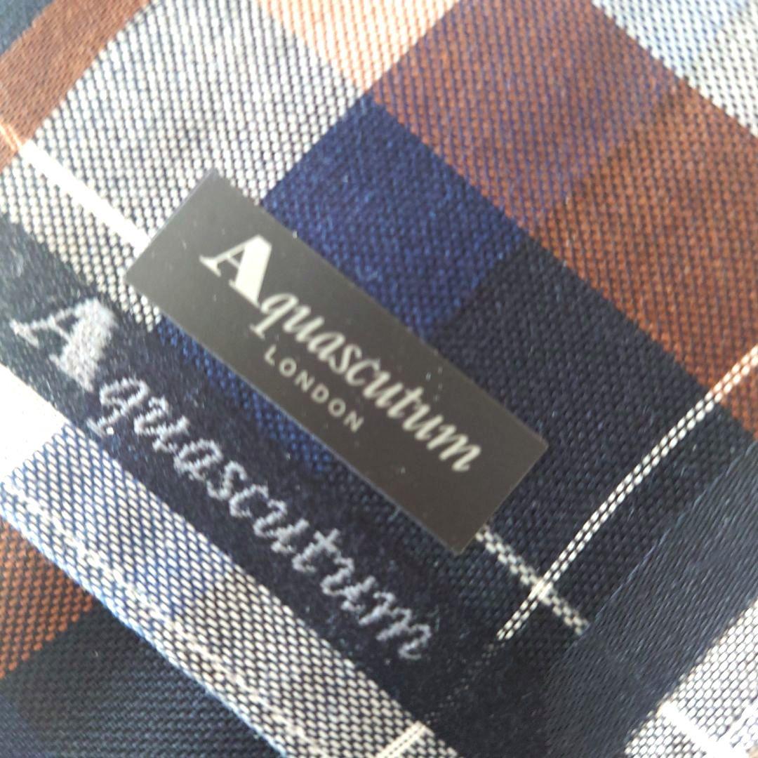 Aquascutum チェック柄ハンカチ　箱付き — image 2