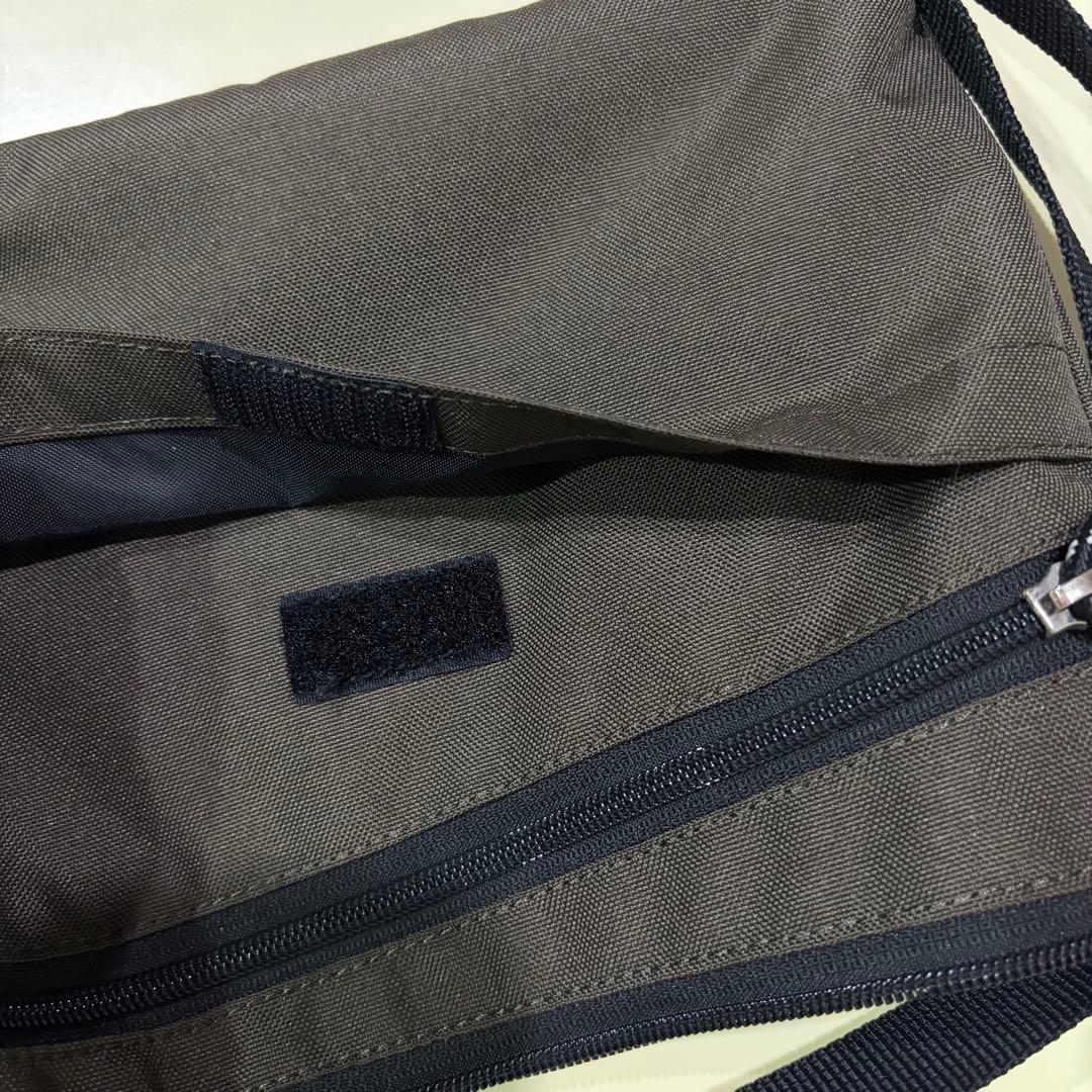 新品未使用　Champion サコッシュ ブラウン　焦茶 — image 3