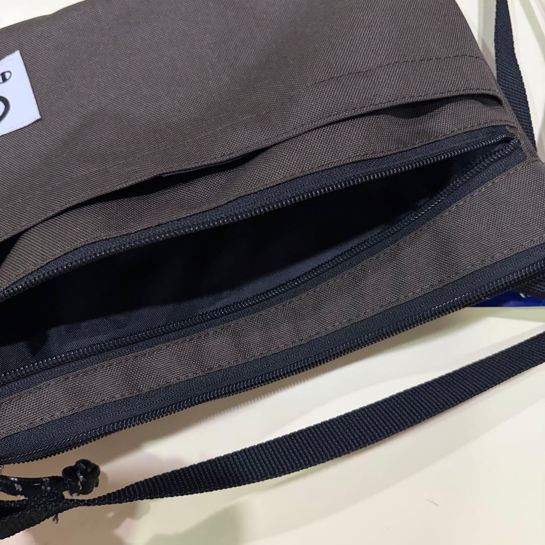 新品未使用　Champion サコッシュ ブラウン　焦茶 — image 4