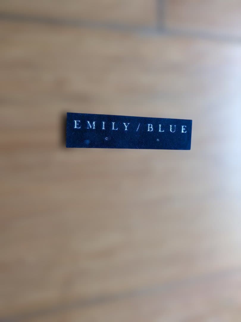 EMILY/BLUE チェーン付きイヤリング　赤 — image 3