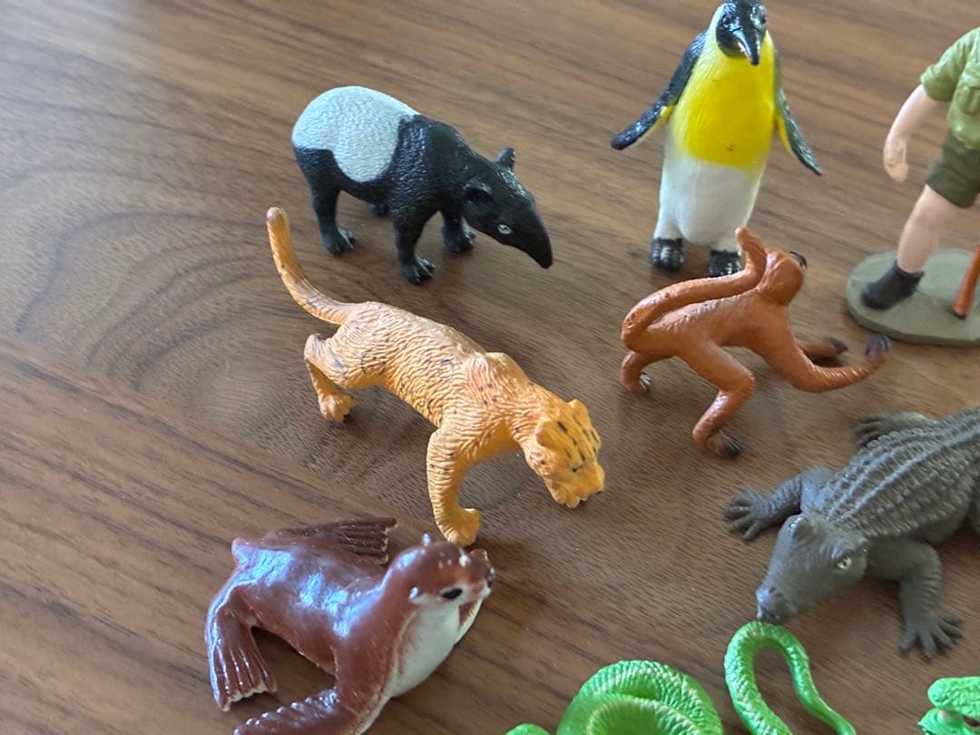 レインフォレスト 動物フィギュアセット 13体 探検家付き サファリ レトロ — image 3