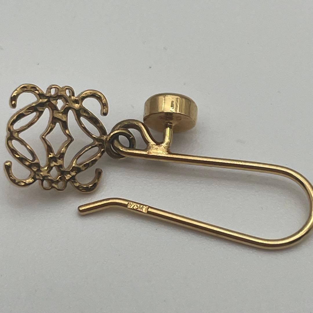 【美品】ロエベ ピアス アナグラム　ロゴ フック式 両耳用 ゴールド 金 — image 4