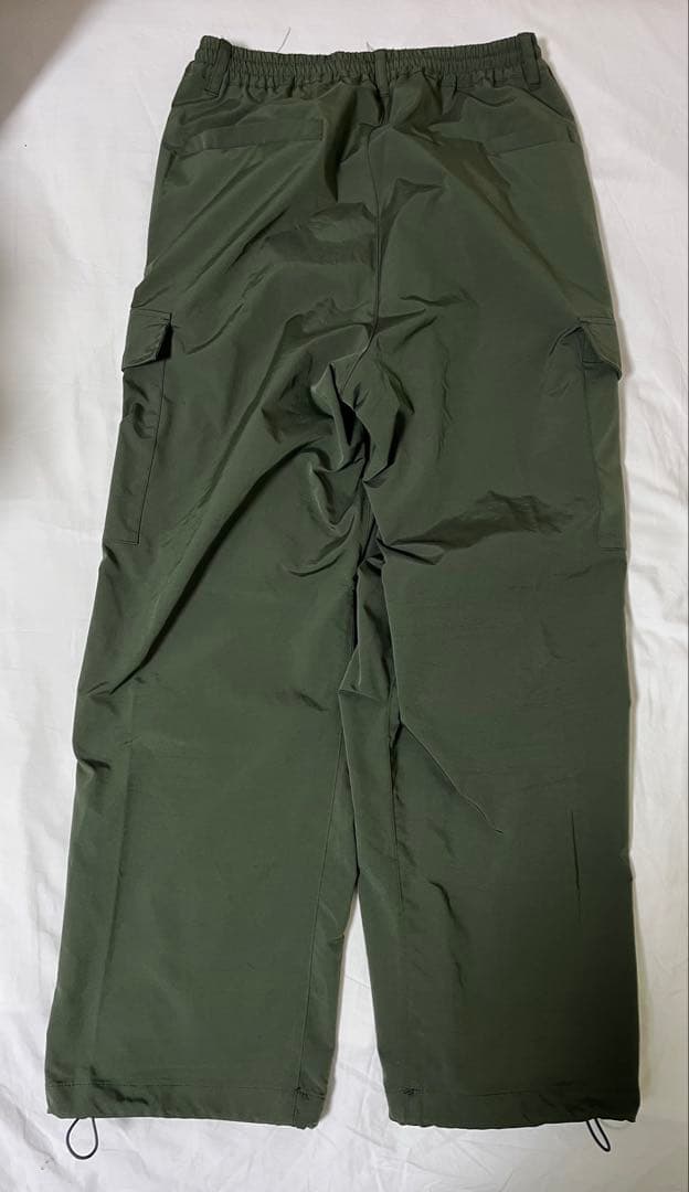 EMMA CLOTHES カラーリングタックワイドカーゴスノーパンツ — image 2
