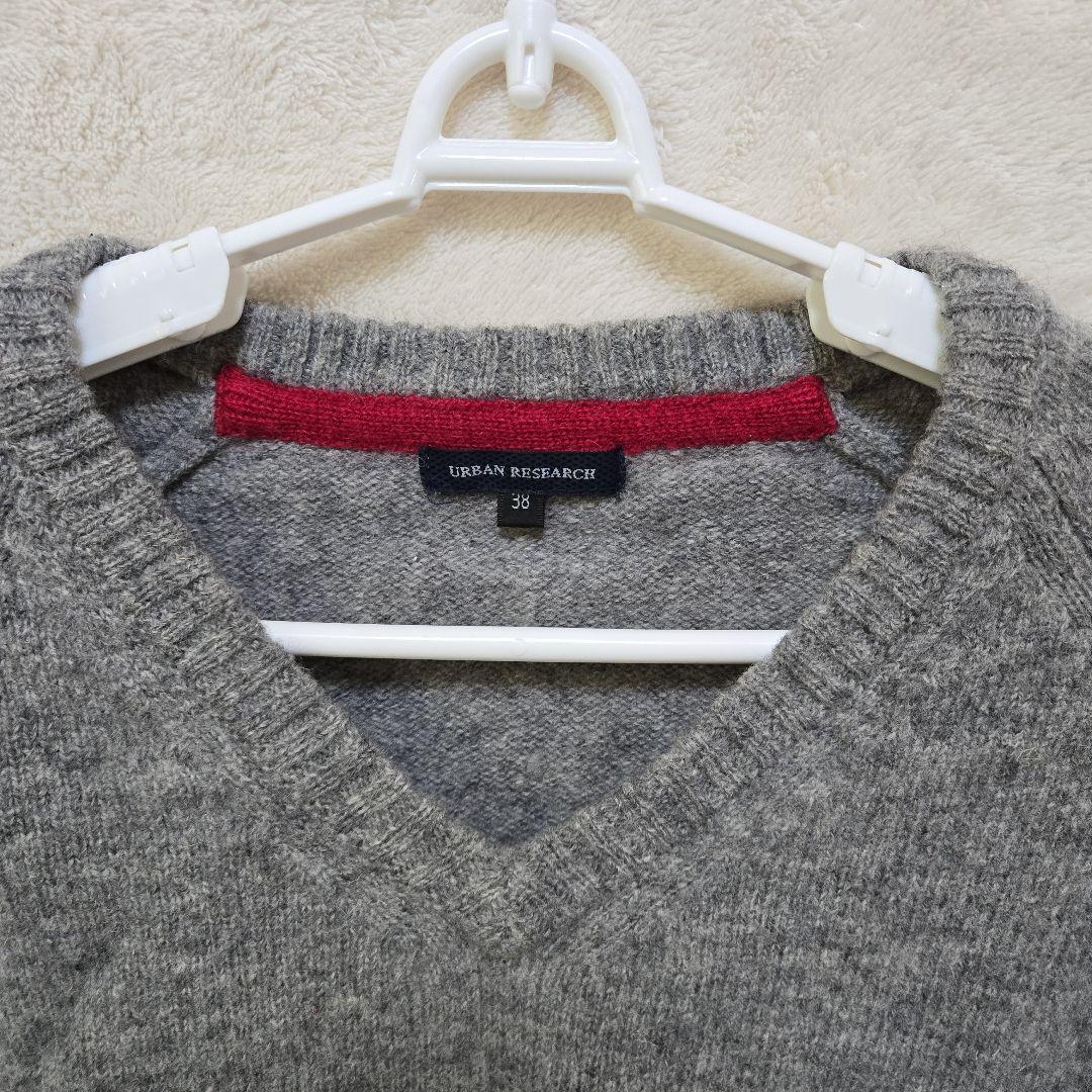 ほぼ新品！URBAN RESEARCH グレー Vネックセーター Mサイズ38 — image 2