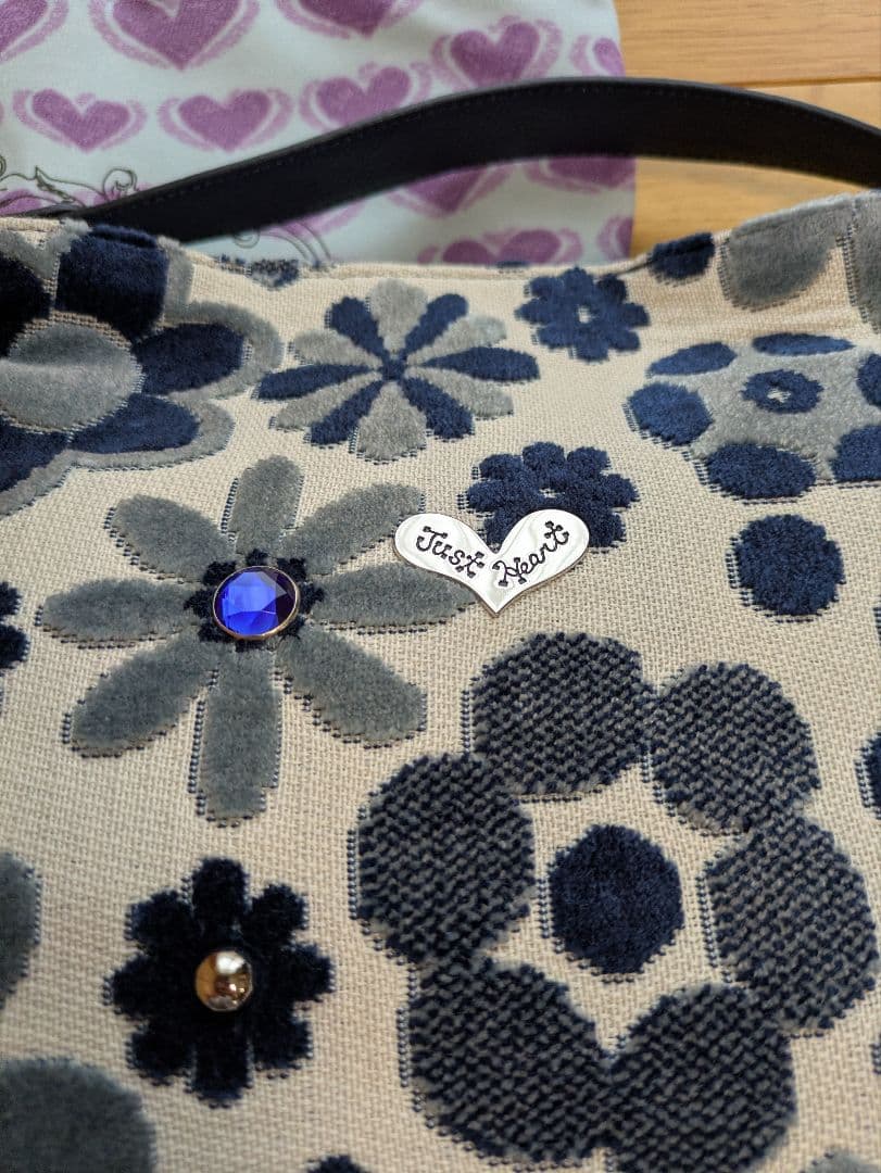 Think Bee! ハンドバッグ 花柄 ショルダーベルト付き — image 2