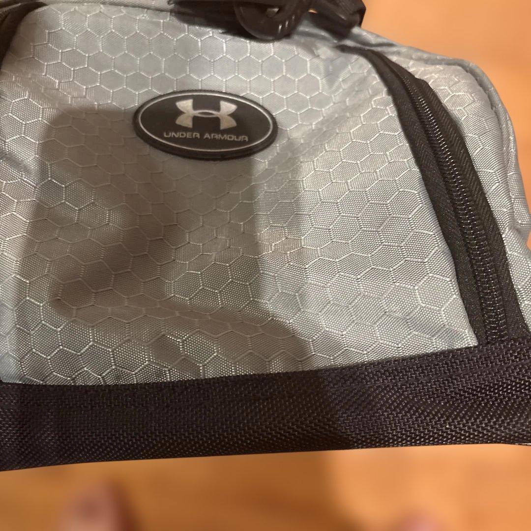 UNDER ARMOUR ボストンバッグ グレー — image 3