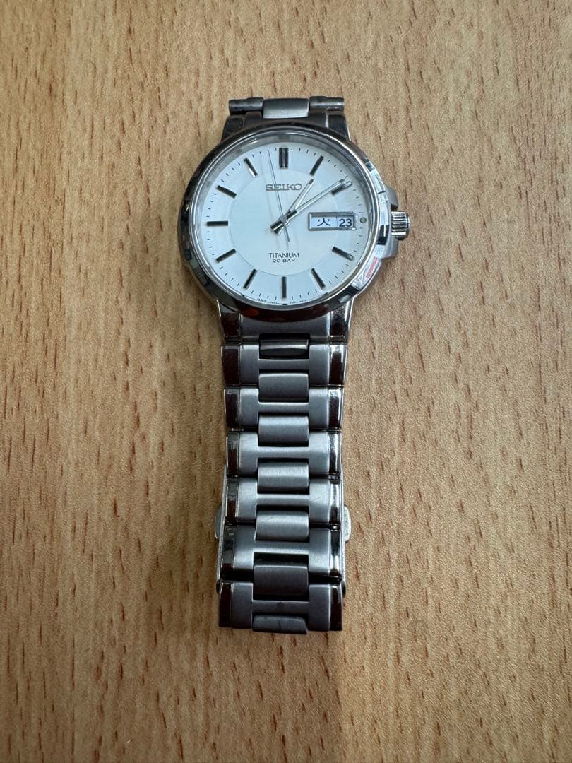 SEIKO TITANIUM 20BAR クォーツ 腕時計 — image 2