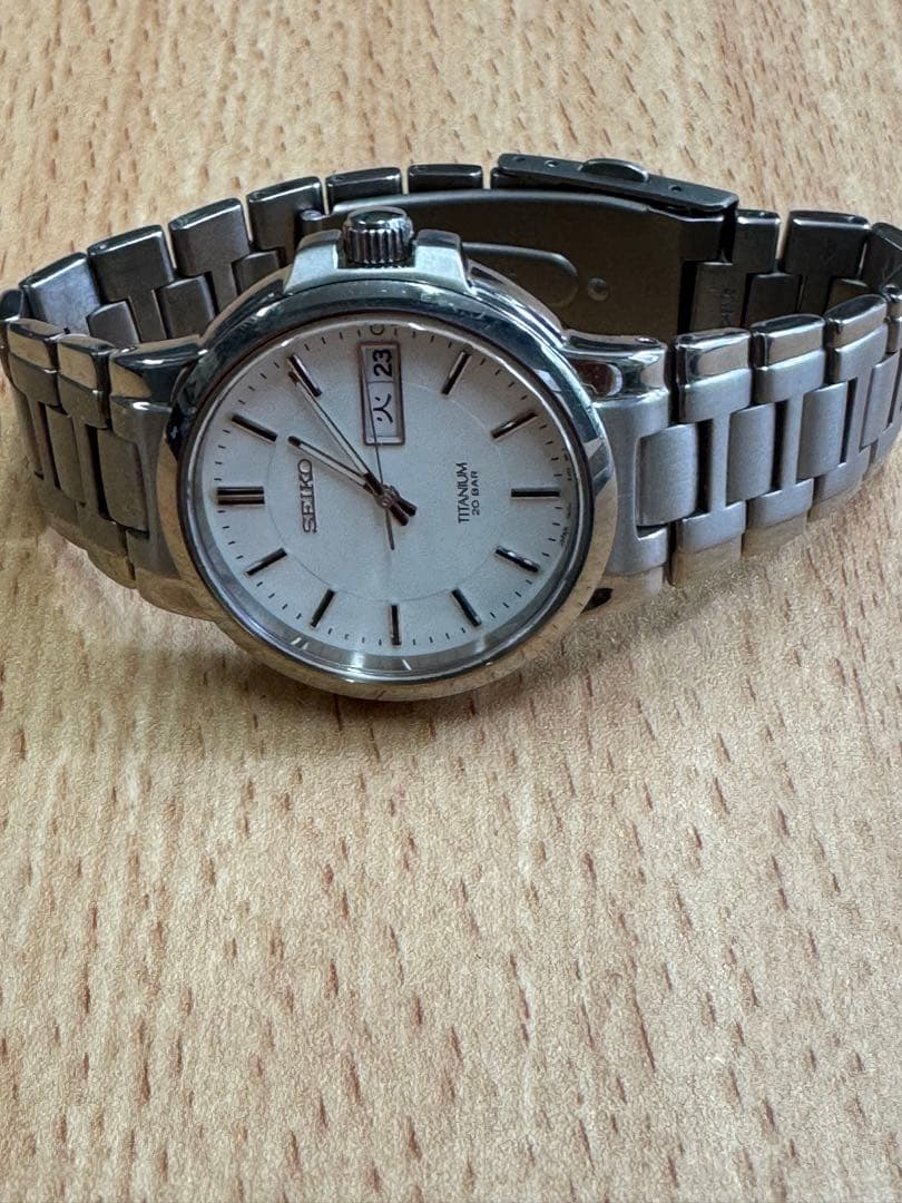 SEIKO TITANIUM 20BAR クォーツ 腕時計 — image 3