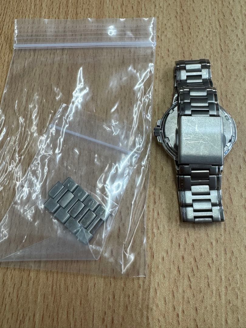 SEIKO TITANIUM 20BAR クォーツ 腕時計 — image 5